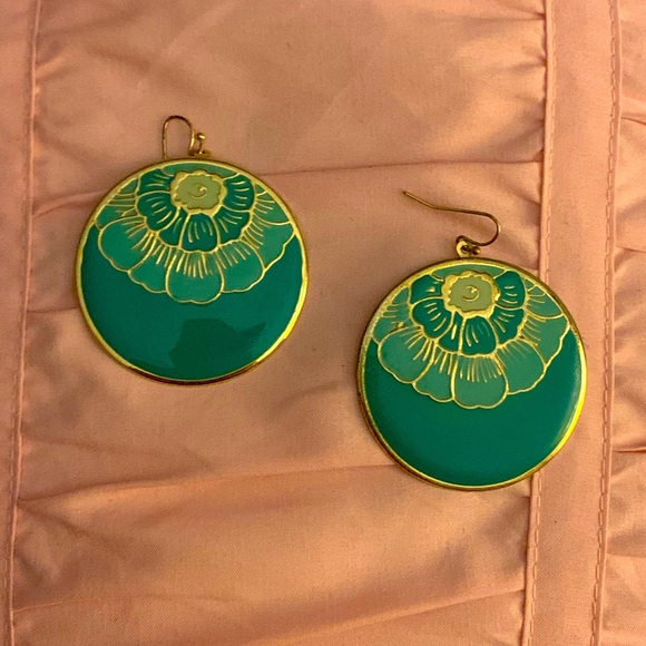 Jewelry - 🌼2/10🌼Floral pattern disc earrings